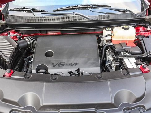 Used 2023 Chevrolet Traverse LT image 39