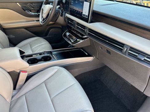 Used 2023 Lincoln Corsair Reserve image 17