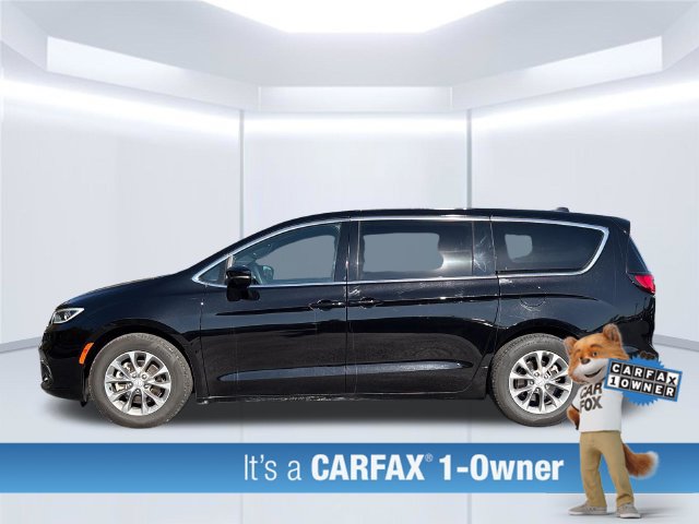 Used 2026 Chrysler Pacifica Limited FWD image 3