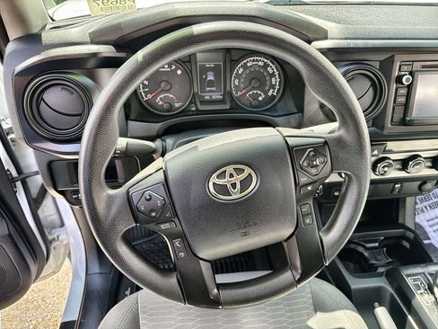 Used 2018 Toyota Tacoma SR w/ SR Convenience Package image 11
