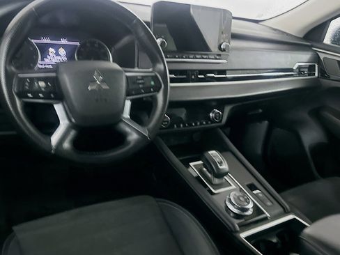 Used 2024 Mitsubishi Outlander SE image 18