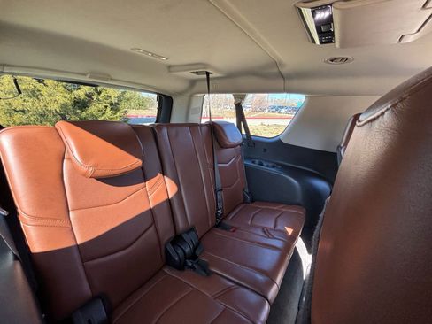 Used 2020 Cadillac Escalade ESV Luxury image 21