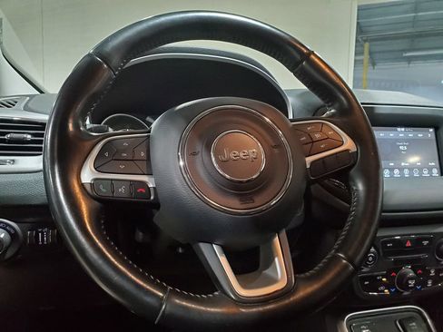 Used 2019 Jeep Compass Latitude FWD image 23