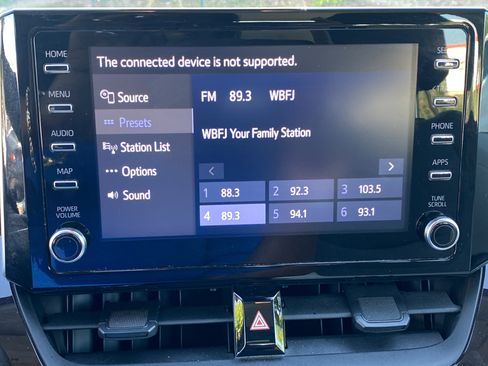 Used 2020 Toyota Corolla LE FWD image 17