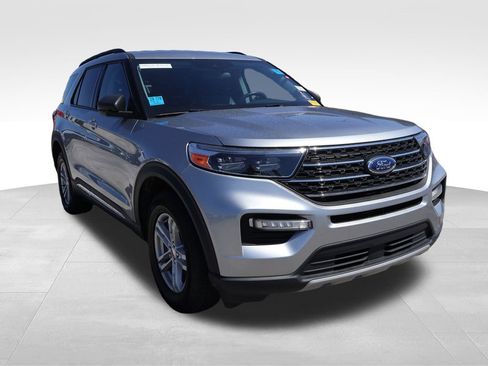 Used 2024 Ford Explorer XLT w/ Equipment Group 202A AWD/4WD image 11