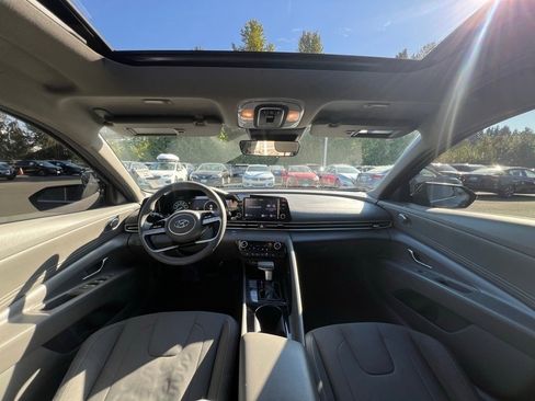 Used 2022 Hyundai Elantra SEL w/ Convenience + Premium Package image 15