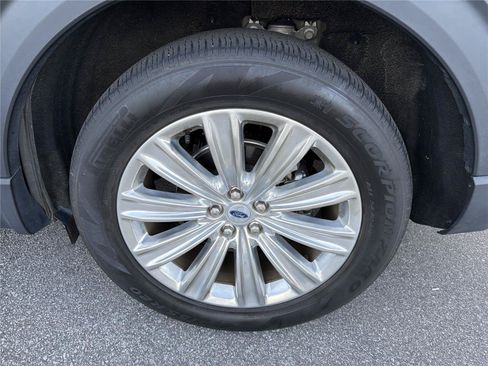 Used 2023 Ford Explorer Limited w/ Limited Technology Package RWD image 10