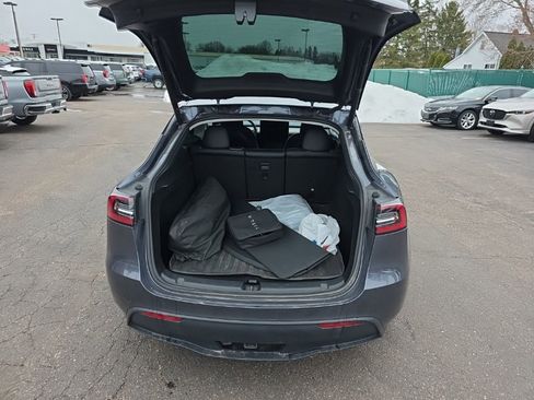 Used 2023 Tesla Model Y Performance image 11