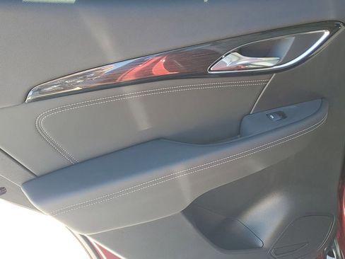 Used 2023 Buick Envision Essence image 43