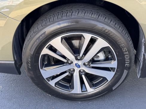 Used 2018 Subaru Outback 3.6R Limited AWD/4WD image 11