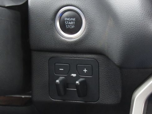 Used 2024 Toyota Tundra Limited image 30