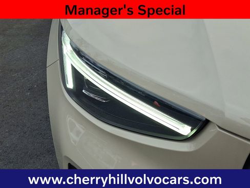 Certified 2025 Volvo XC40 B5 Ultra w/ Protection Package Premier image 9