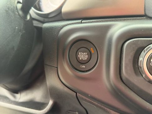 Used 2020 Jeep Wrangler Sport AWD/4WD image 21