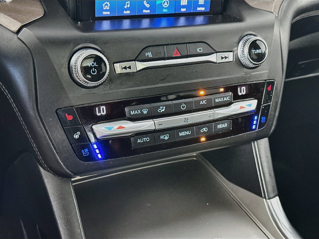 Used 2020 Ford Explorer Platinum w/ Premium Technology Package AWD/4WD image 18