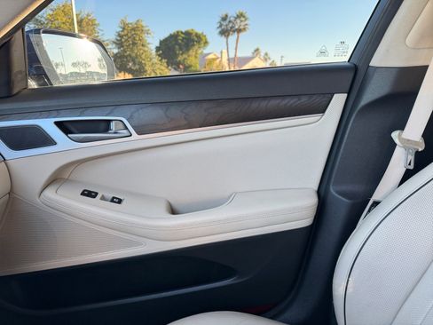 Used 2016 Hyundai Genesis 3.8 w/ Option Group 02 image 16