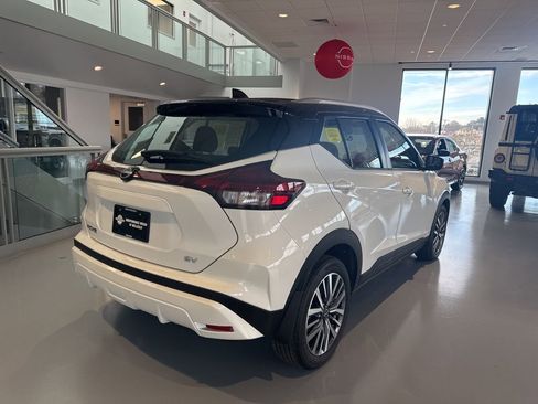 Used 2023 Nissan Kicks SV image 5