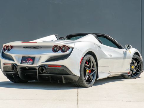 Used 2022 Ferrari F8 Tributo RWD image 8