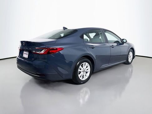 Used 2025 Toyota Camry LE image 7