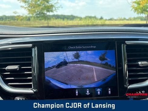 Used 2019 Chrysler Pacifica Limited w/ Tire & Wheel Group FWD image 31