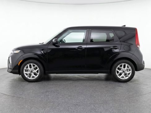 Used 2025 Kia Soul LX w/ LX Technology Package FWD image 5