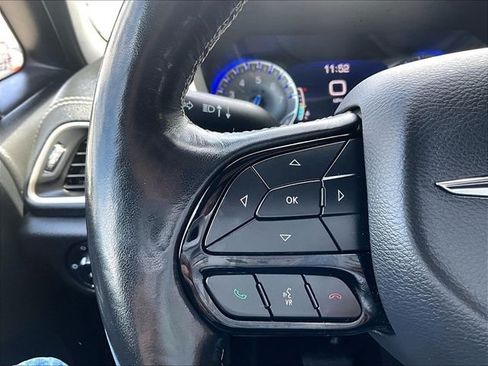 Used 2021 Chrysler Pacifica Touring-L w/ S Appearance Package FWD image 23