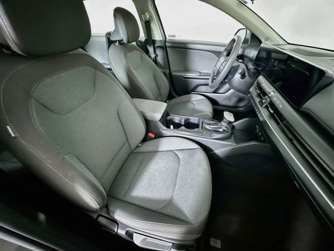 Used 2025 Kia K4 FWD image 31