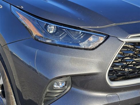 Used 2024 Toyota Highlander XLE image 6