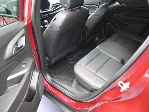 Used 2024 Chevrolet Trax RS w/ Sunroof Package FWD image 26