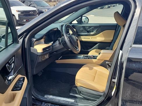 Used 2023 Lincoln Corsair Reserve image 9