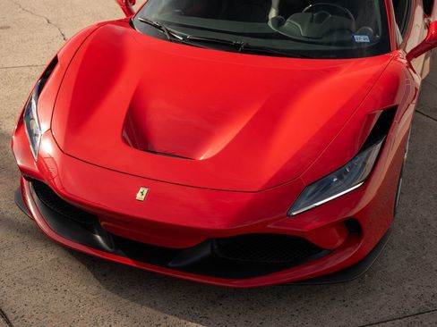 Used 2021 Ferrari F8 Tributo image 9