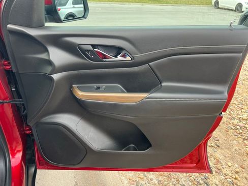 Used 2021 GMC Acadia SLE w/ Driver Convenience Package image 29