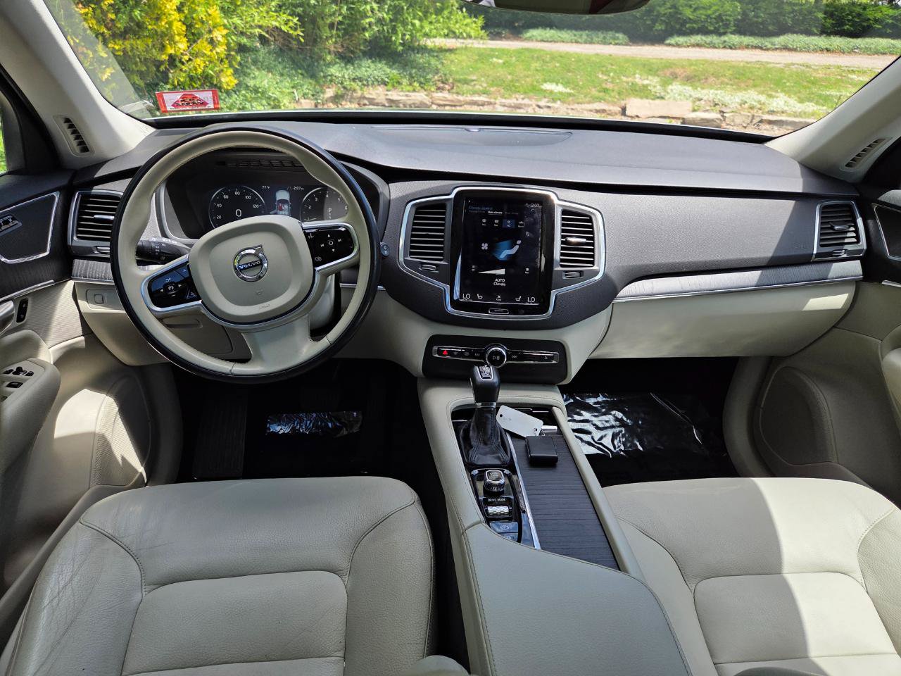 Used 2020 Volvo XC90 T5 Momentum w/ Protection Package Premier AWD/4WD image 23