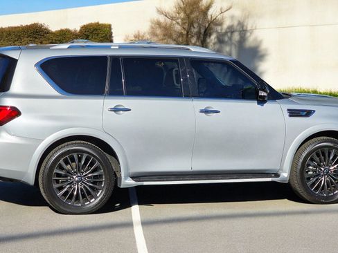 Used 2022 INFINITI QX80 Sensory w/ All-Season Package image 8