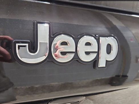Used 2017 Jeep Cherokee Limited AWD/4WD image 31