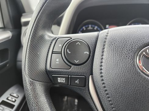 Used 2017 Toyota RAV4 LE w/ All Weather Liner Package image 32