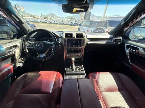 Used 2020 Lexus GX 460 Luxury w/ Luxury Sport Package AWD/4WD image 18