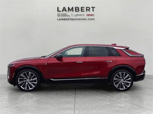 Used 2025 Cadillac Lyriq Luxury w/ LPO, Floor Liner Package image 2