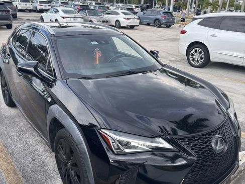 Used 2019 Lexus UX 200 image 1