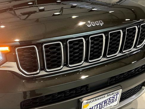 Used 2022 Jeep Grand Cherokee L Limited image 32