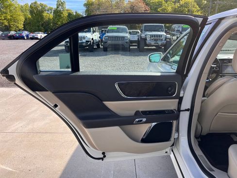 Used 2020 Lincoln Continental AWD w/ Premium Package image 15