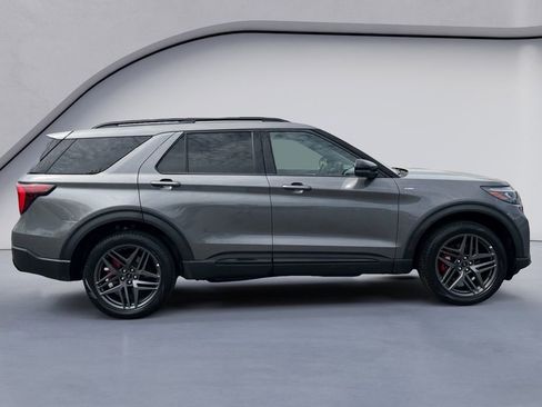 Used 2025 Ford Explorer ST-Line w/ ST-Line Street Pack AWD/4WD image 6