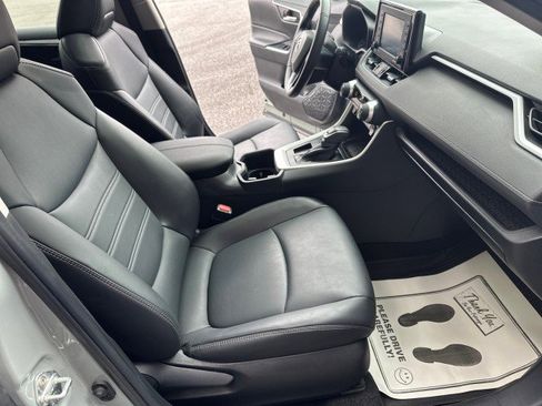 Used 2022 Toyota RAV4 XLE Premium image 22