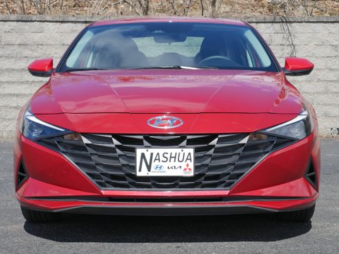 Used 2023 Hyundai Elantra SEL image 2