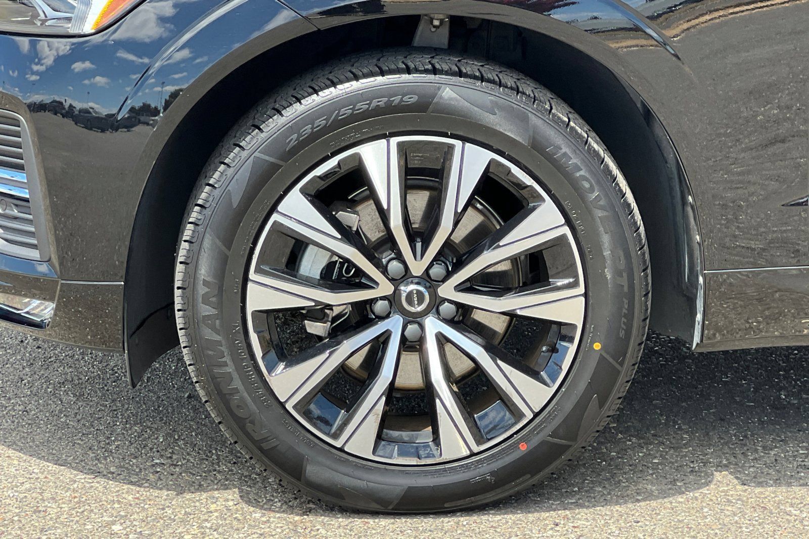 Used 2023 Volvo XC60 B5 Core FWD image 11
