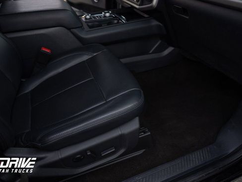 Used 2023 Ford Expedition Max XLT image 12