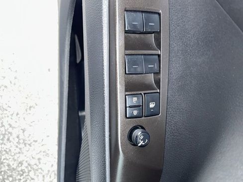 Used 2023 Toyota Camry SE image 19