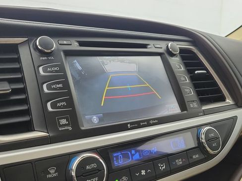 Used 2019 Toyota Highlander Limited Platinum FWD image 30
