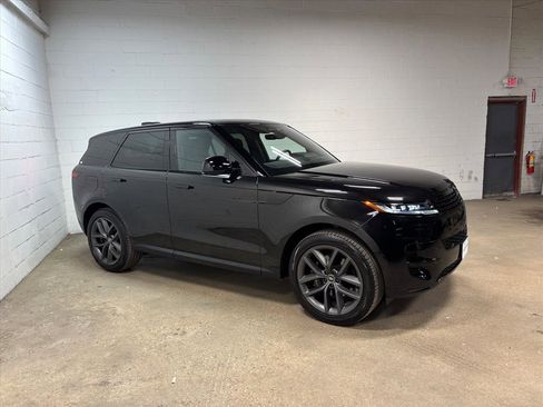 Used 2025 Land Rover Range Rover Sport SE image 5