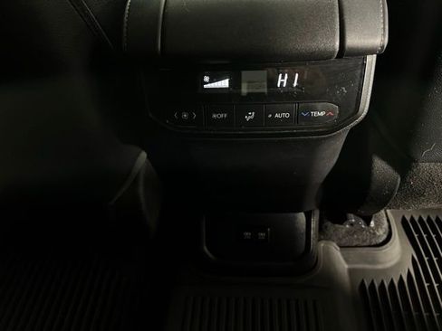 Used 2020 Toyota Highlander XLE image 18