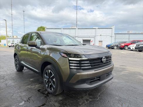 Used 2025 Nissan Kicks SV AWD/4WD image 8